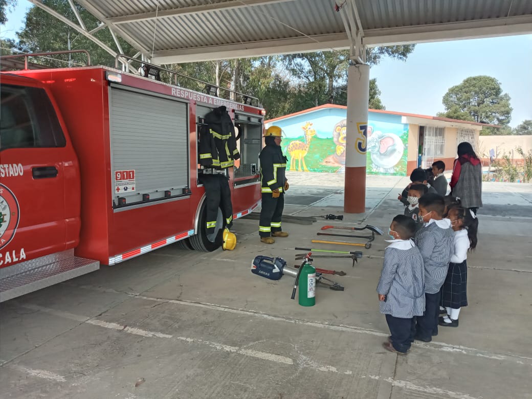 Heroico Cuerpo de Bomberos imparte plática sobre prevención de incendios